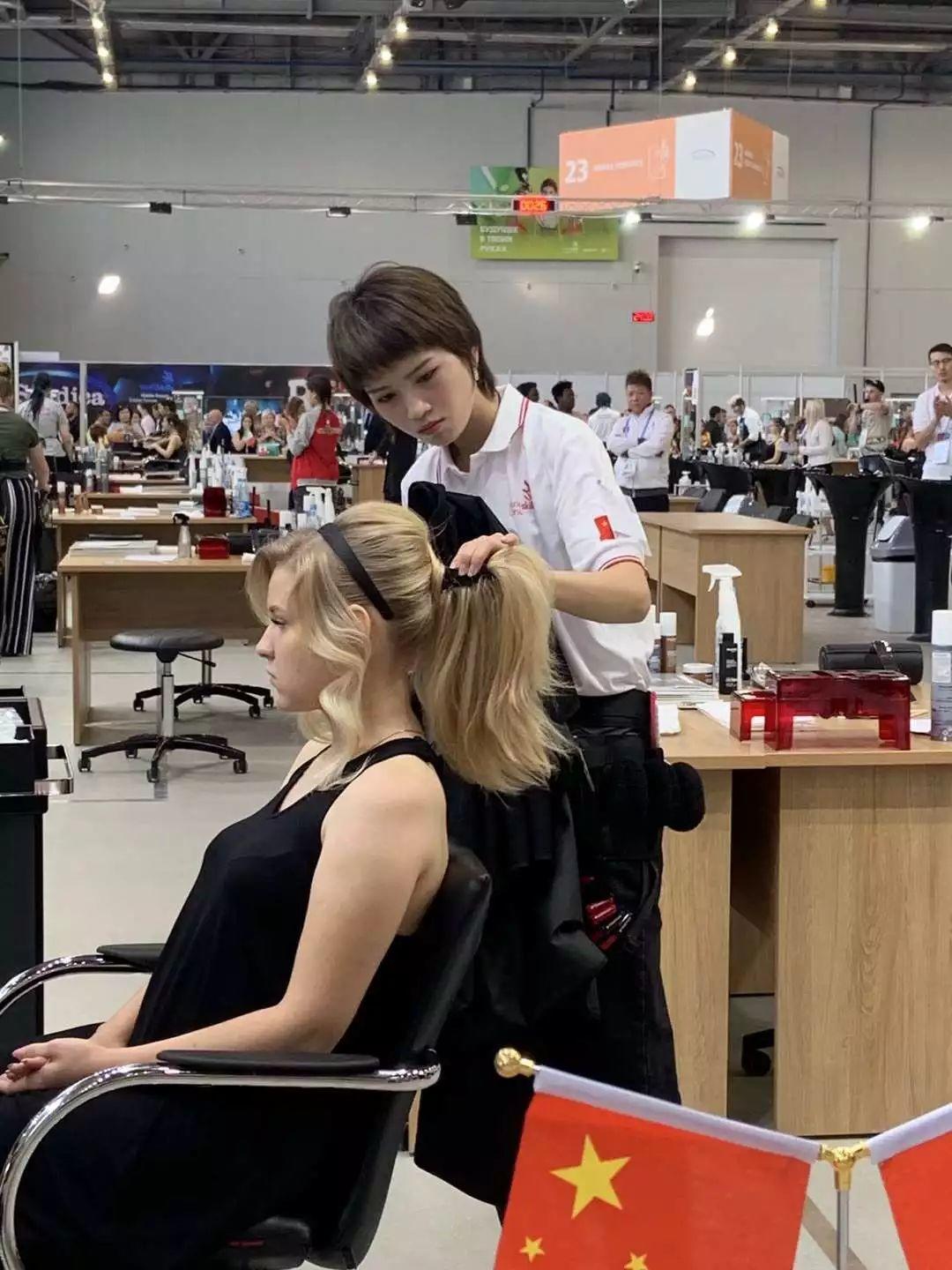 祝賀第45屆世界技能大賽中國隊(duì)摘金奪銀榮耀歸來