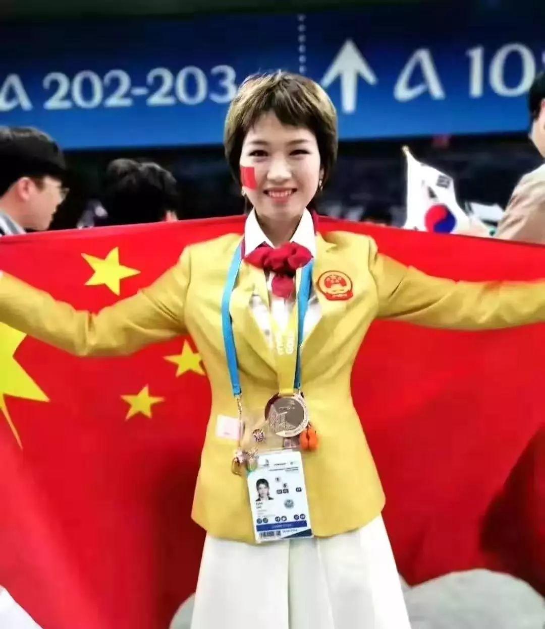 祝賀第45屆世界技能大賽中國隊(duì)摘金奪銀榮耀歸來