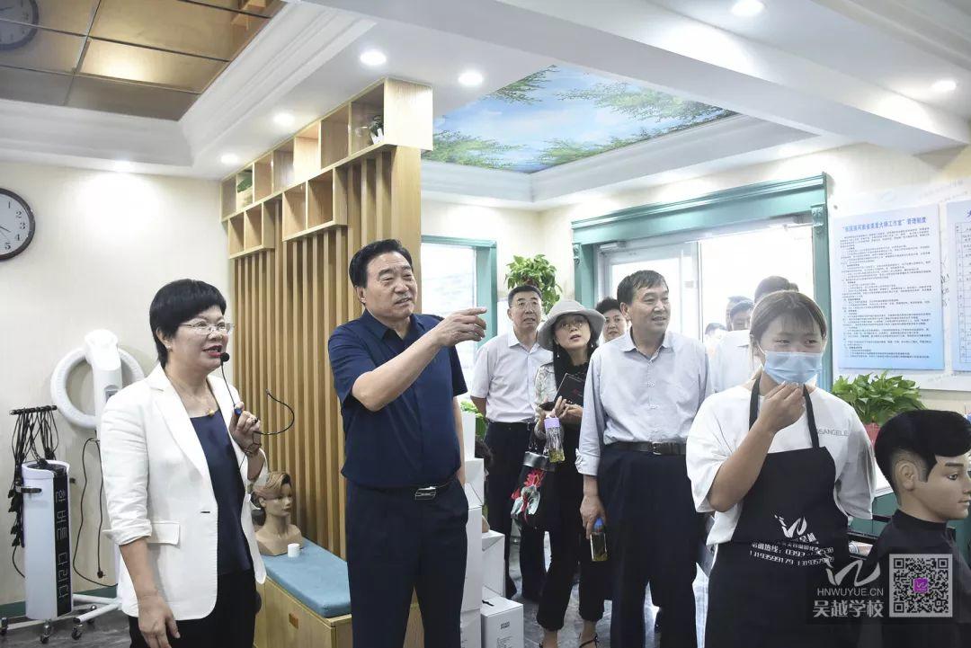市人大副主任馬宜品一行領(lǐng)導蒞臨吳越學校調(diào)研指導工作