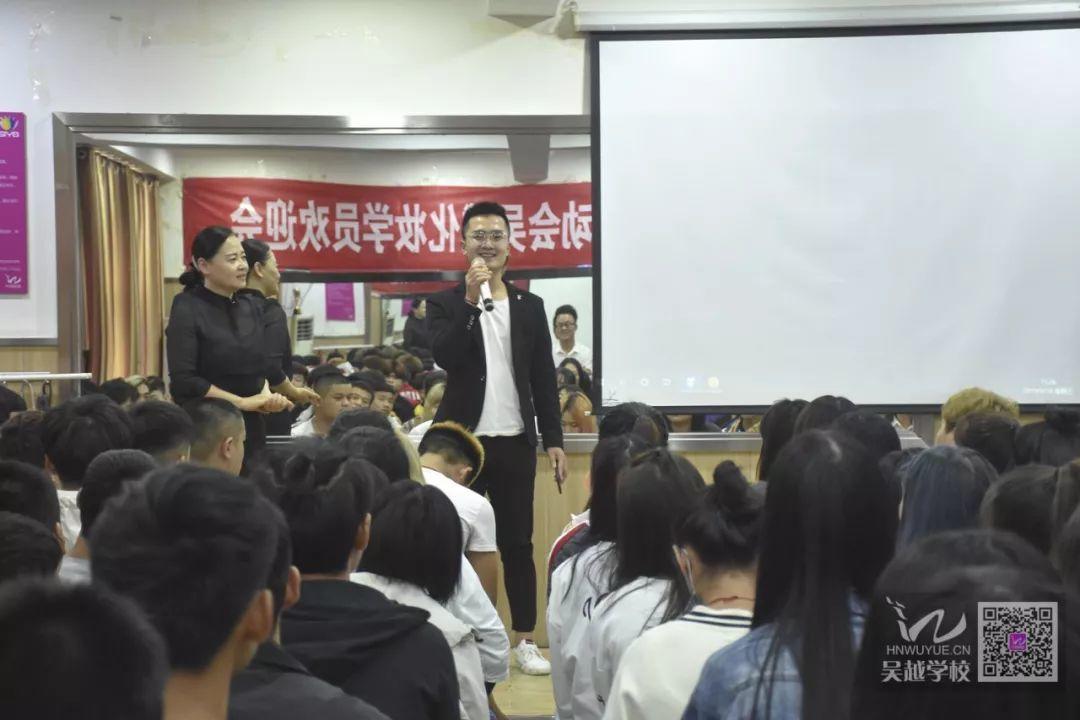 熱烈歡迎吳越學(xué)?；瘖y專業(yè)學(xué)員參加全國少數(shù)民族運動會化妝活動凱旋歸來！