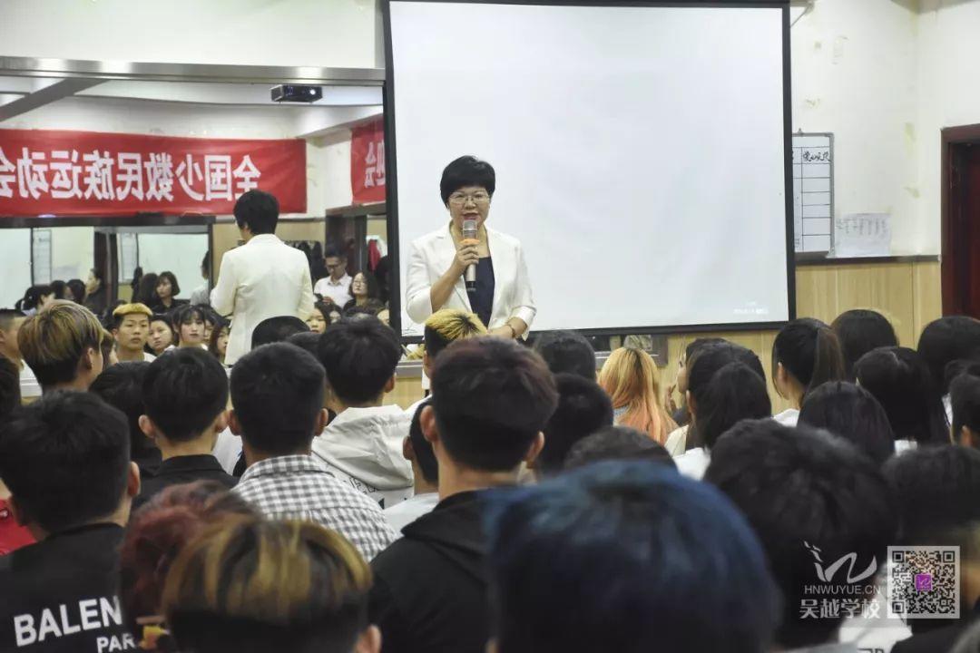 熱烈歡迎吳越學(xué)?；瘖y專業(yè)學(xué)員參加全國少數(shù)民族運動會化妝活動凱旋歸來！