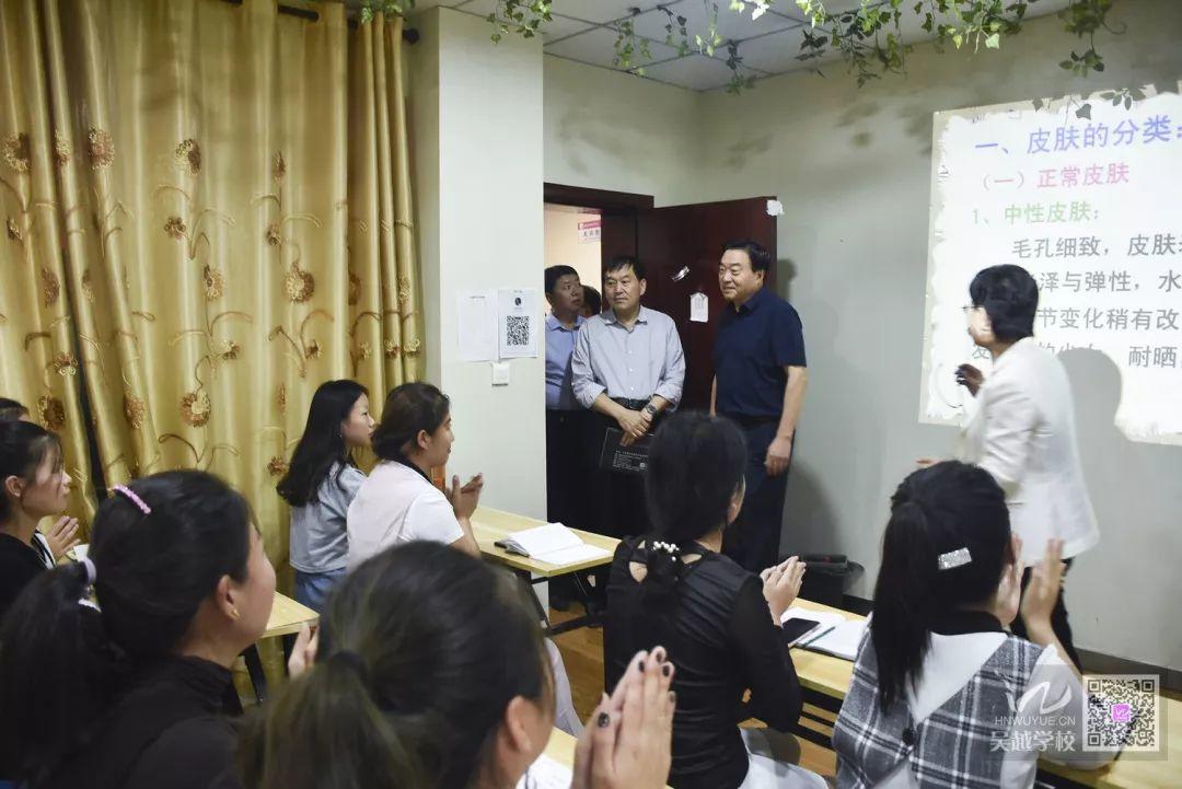 市人大副主任馬宜品一行領(lǐng)導蒞臨吳越學校調(diào)研指導工作