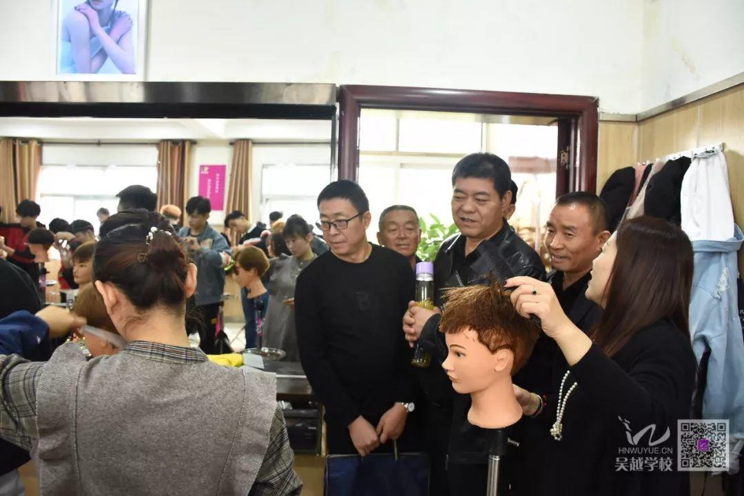 熱烈歡迎新疆哈密市人社局和職業(yè)院校各位領(lǐng)導(dǎo)蒞臨吳越學(xué)校調(diào)研！