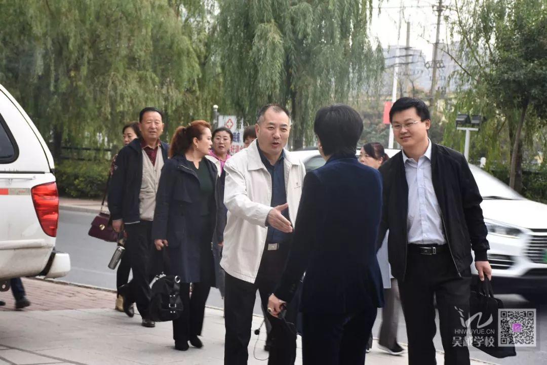 熱烈歡迎新疆哈密市人社局和職業(yè)院校各位領(lǐng)導(dǎo)蒞臨吳越學(xué)校調(diào)研！