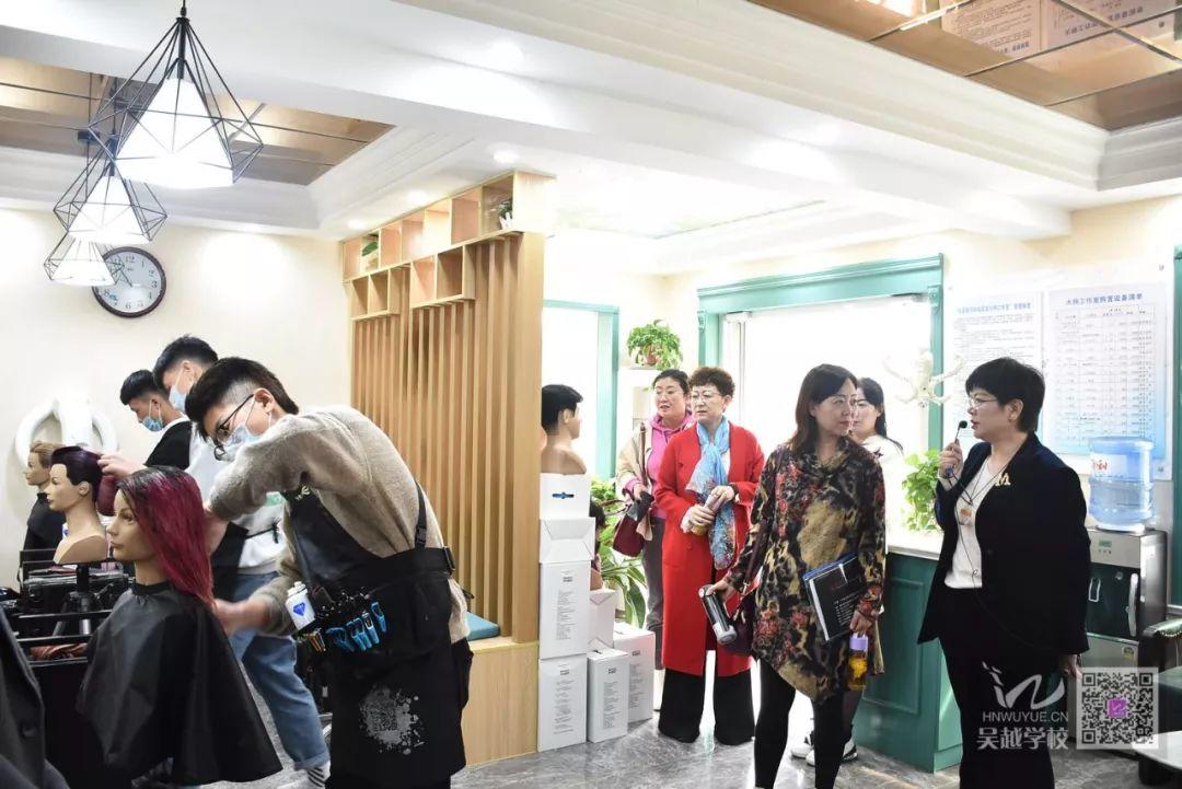 熱烈歡迎新疆哈密市人社局和職業(yè)院校各位領(lǐng)導(dǎo)蒞臨吳越學(xué)校調(diào)研！