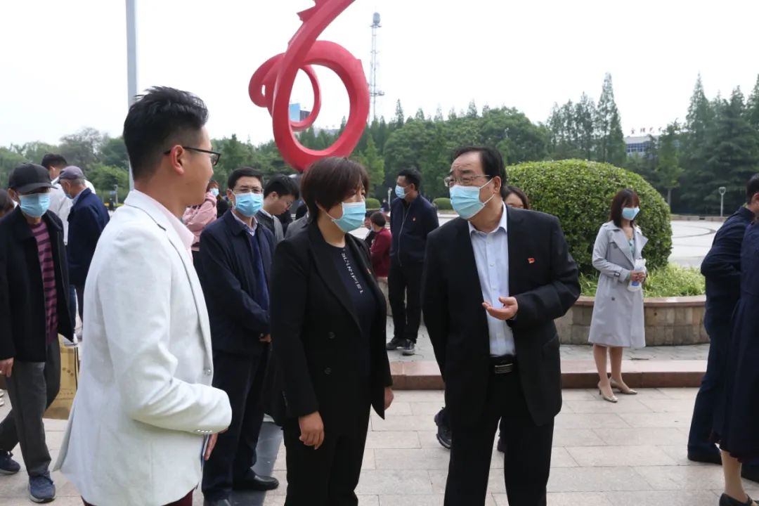 快看，中心廣場(chǎng)這是發(fā)生了什么