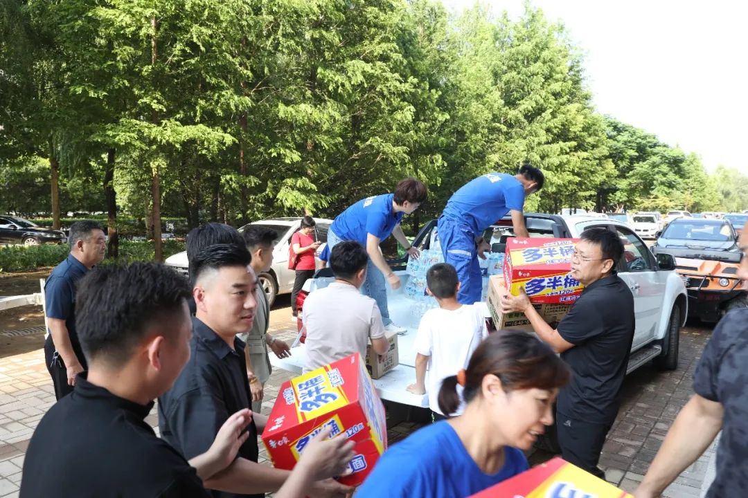一方有難，八方支援！濮陽(yáng)市美發(fā)美容行業(yè)工會(huì)為抗洪救災(zāi)捐款
