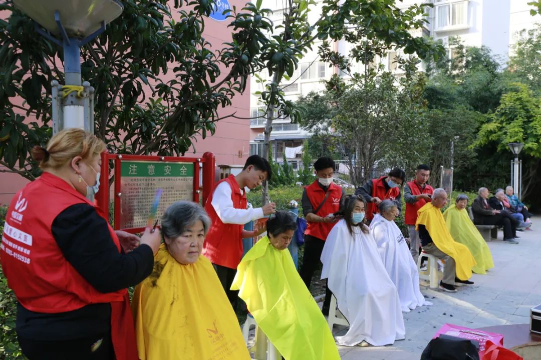九九重陽(yáng)節(jié)，吳越學(xué)校愛心義剪在行動(dòng)