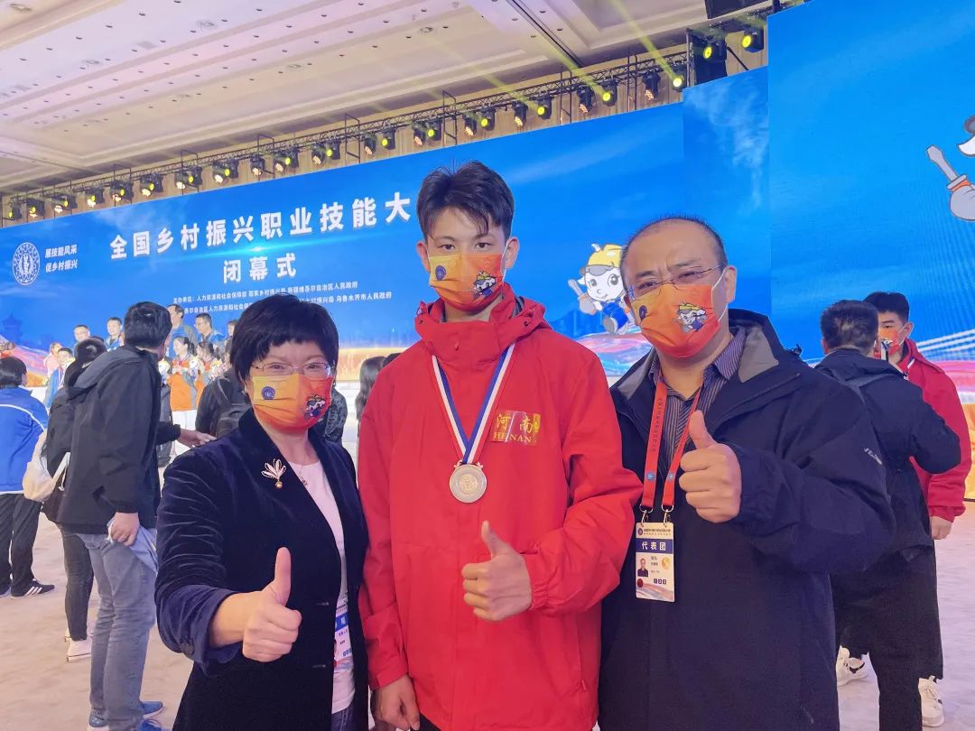 【喜報(bào)】熱烈祝賀吳越學(xué)校和濮陽技師學(xué)院聯(lián)合培養(yǎng)的選手顧紅標(biāo)榮獲全國鄉(xiāng)村振興職業(yè)技能大賽美發(fā)項(xiàng)目第二名