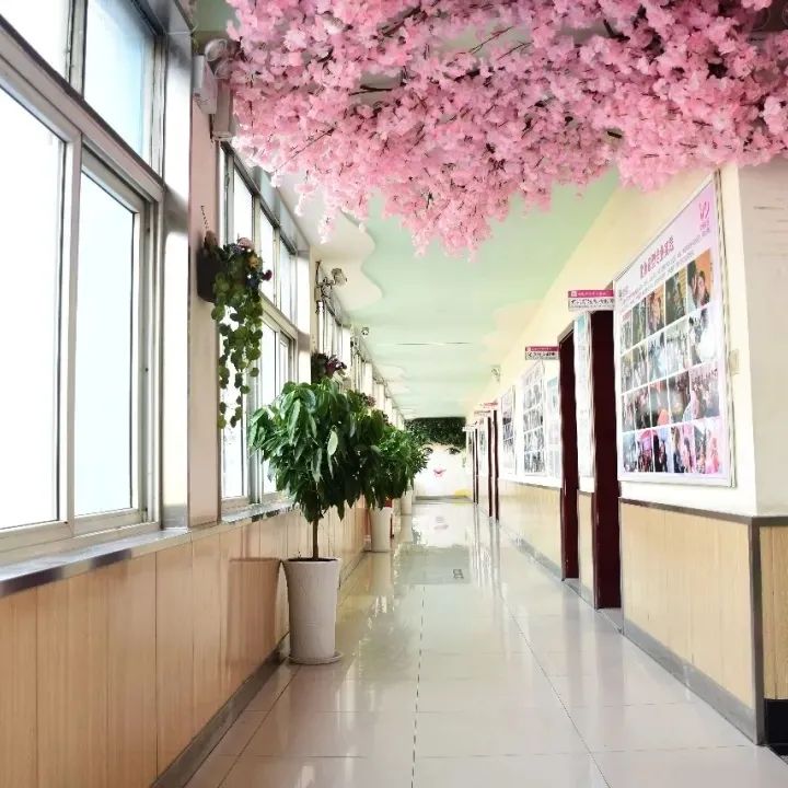 吳越學(xué)校恭祝您新年快樂 闔家幸福 虎年大吉！