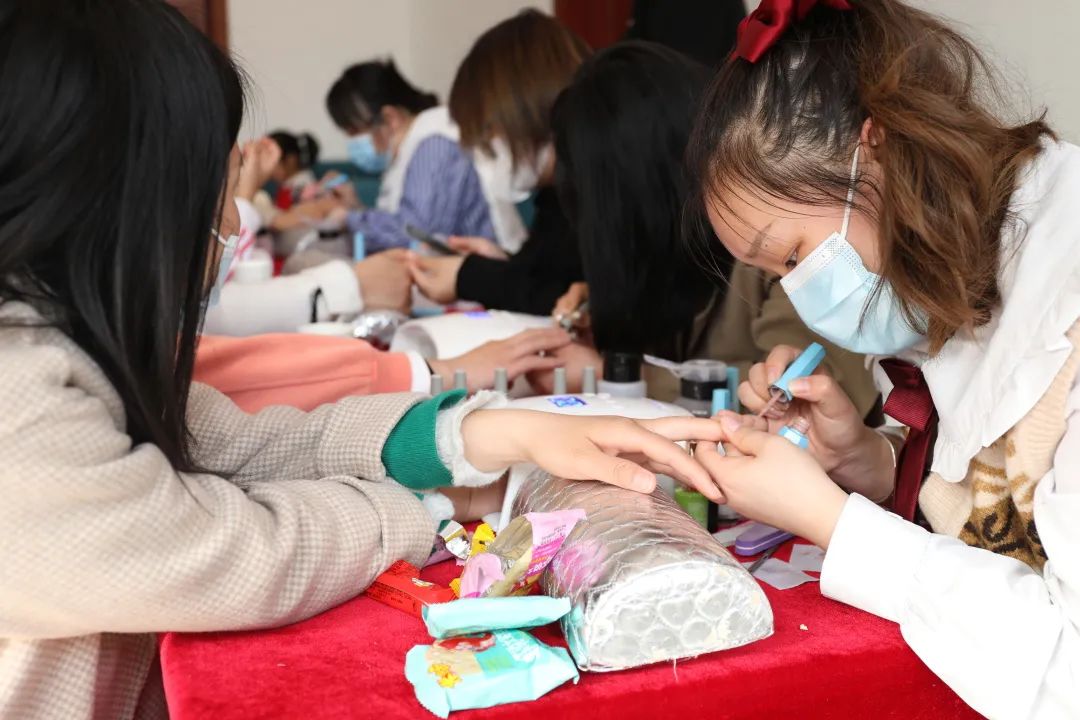 吳越昨日慶?！叭恕眿D女節(jié)開展愛心公益活動一覽