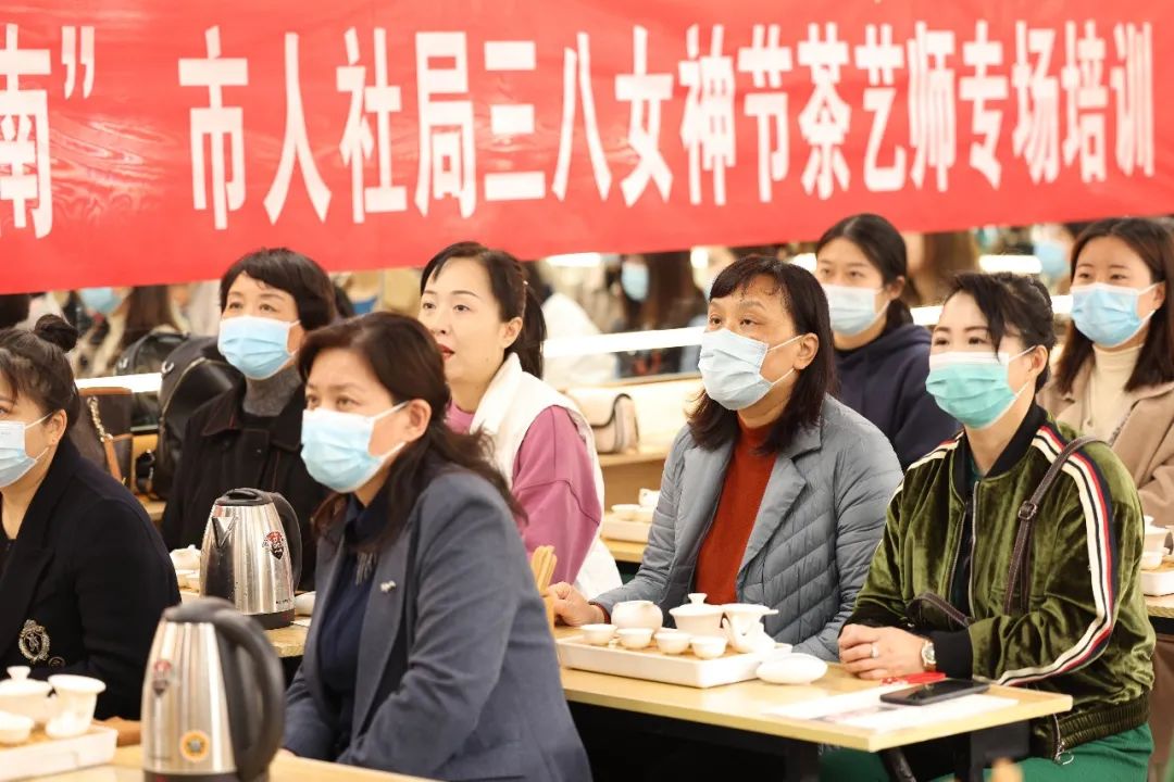 濮陽市人社局三八女神節(jié)茶藝師專場培訓(xùn)在吳越學(xué)校舉行