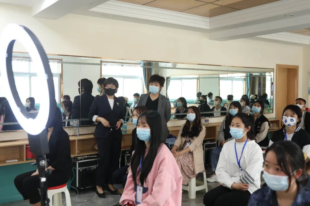 濮陽市婦聯(lián)黨組書記、主席閆巧云一行來吳越學(xué)校調(diào)研“人人持證，技能河南”培訓(xùn)工作