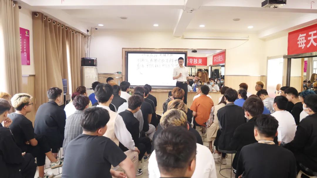 五四青年節(jié) | “恰同學少年，風華正茂?！? title=