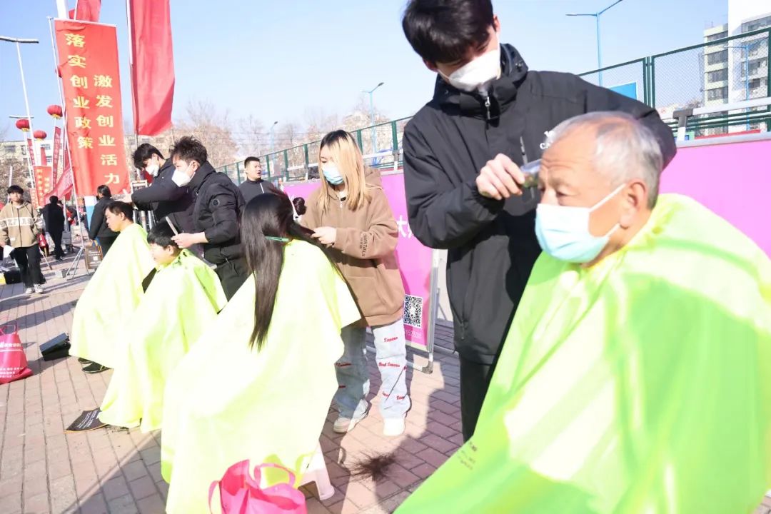 吳越學(xué)校助力濮陽(yáng)市2023年春風(fēng)行動(dòng)暨就業(yè)援助月”首場(chǎng)新春招聘會(huì)活動(dòng)