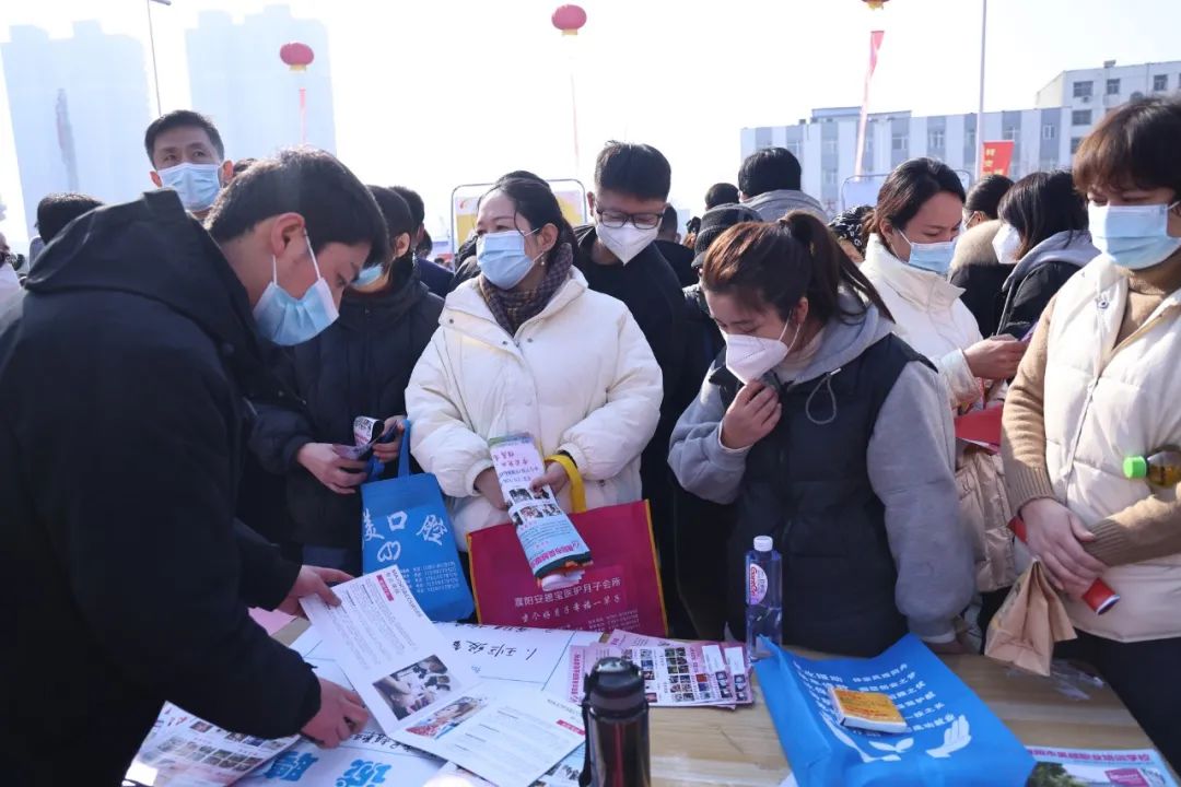 吳越學(xué)校助力濮陽(yáng)市2023年春風(fēng)行動(dòng)暨就業(yè)援助月”首場(chǎng)新春招聘會(huì)活動(dòng)
