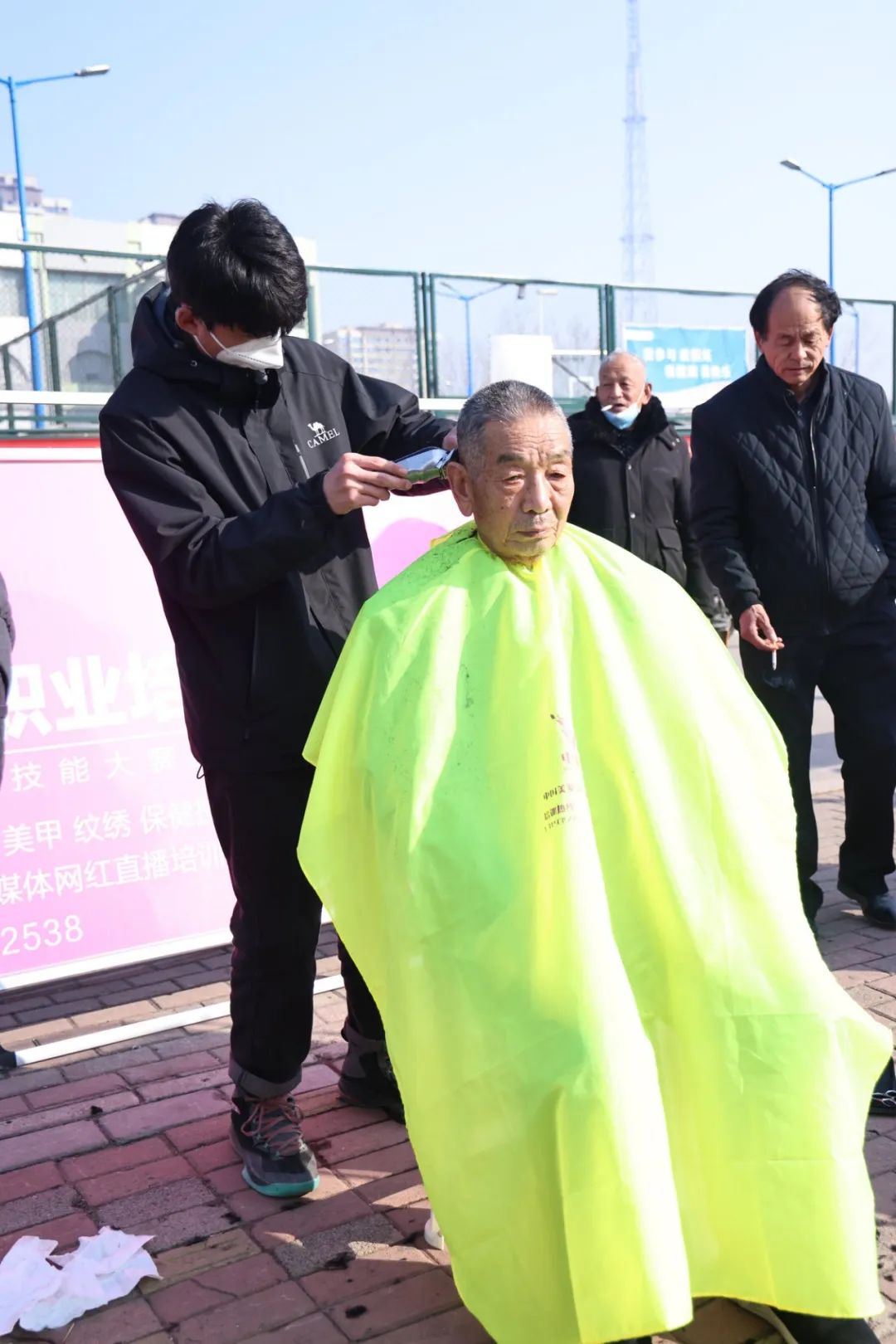 吳越學(xué)校助力濮陽(yáng)市2023年春風(fēng)行動(dòng)暨就業(yè)援助月”首場(chǎng)新春招聘會(huì)活動(dòng)
