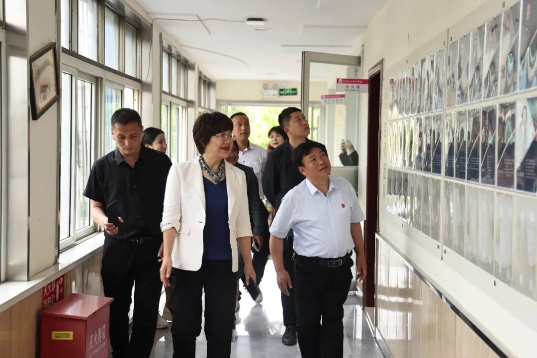鶴壁市國家級殘疾人培訓(xùn)基地、全國自強模范、全國脫貧攻堅先進個人孫炳良一行領(lǐng)導(dǎo)來吳越學(xué)校參觀調(diào)研