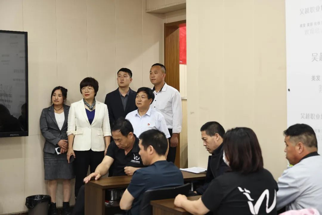 鶴壁市國家級殘疾人培訓(xùn)基地、全國自強模范、全國脫貧攻堅先進個人孫炳良一行領(lǐng)導(dǎo)來吳越學(xué)校參觀調(diào)研