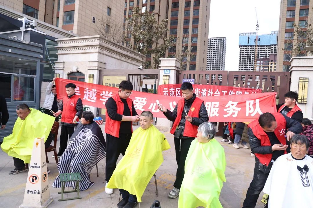 二月二龍?zhí)ь^，義務(wù)剪發(fā)暖人心