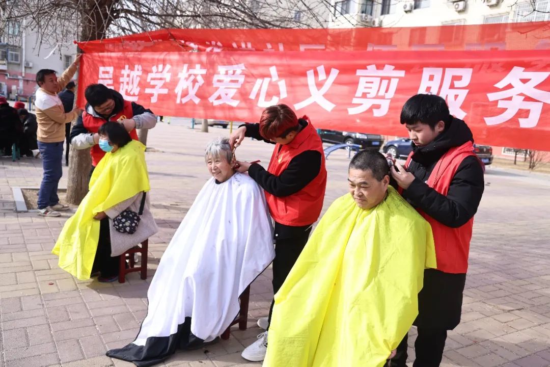 二月二龍?zhí)ь^，義務(wù)剪發(fā)暖人心