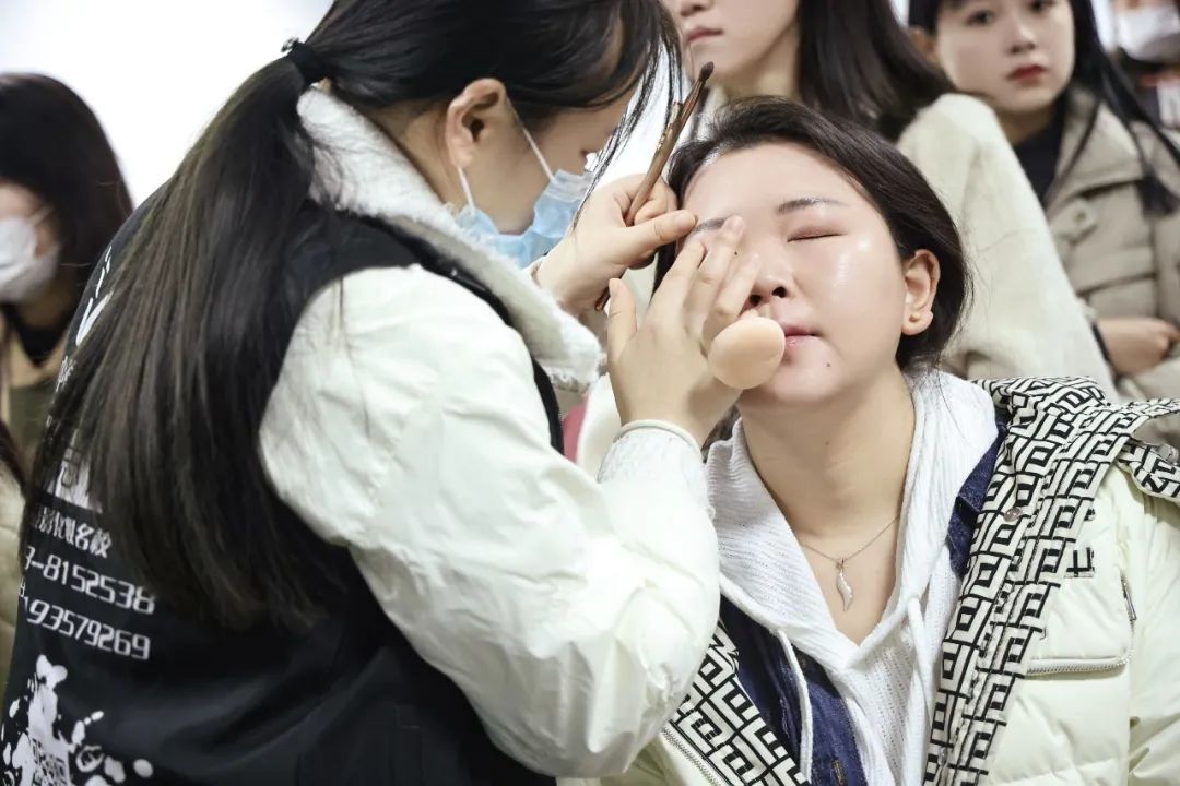 吳越學(xué)校助力濮陽市婦聯(lián)紀(jì)念“三八”國際婦女節(jié)113周年頒獎典禮