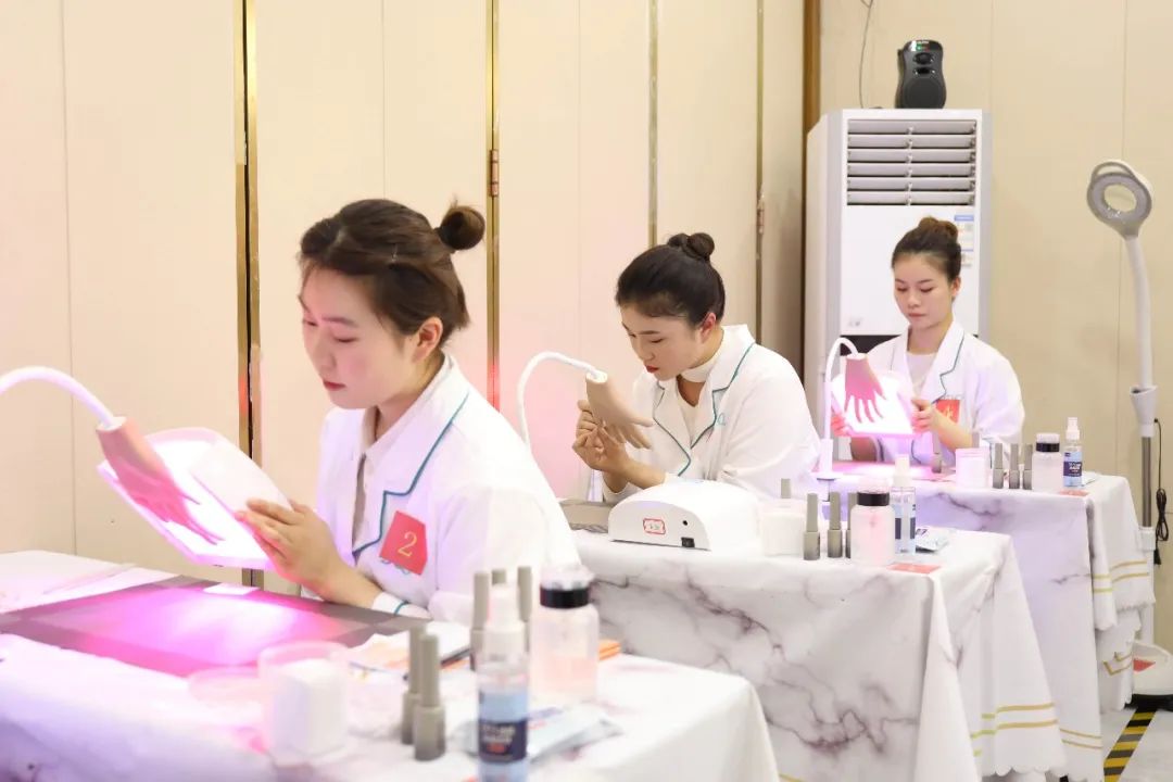 河南省第二屆職業(yè)技能大賽美容項目濮陽選拔賽在濮陽市吳越職業(yè)培訓學校成功舉行