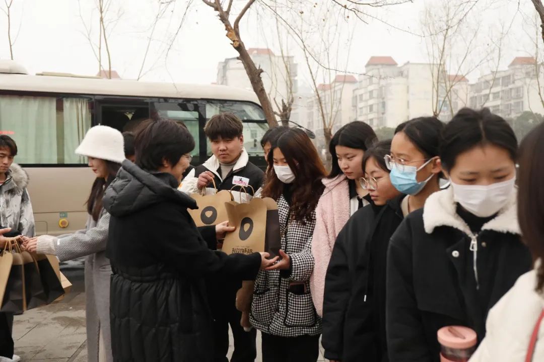 向夢(mèng)想出發(fā) | 濮陽市吳越職業(yè)培訓(xùn)學(xué)校2022屆美發(fā)美容專業(yè)學(xué)員赴江蘇揚(yáng)州天姿美業(yè)、南通沙宣美業(yè)就業(yè)