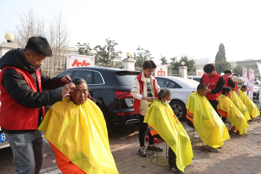熱烈祝賀濮陽市吳越職業(yè)培訓學校榮獲濮陽市華龍區(qū)“三八紅旗集體”稱號！