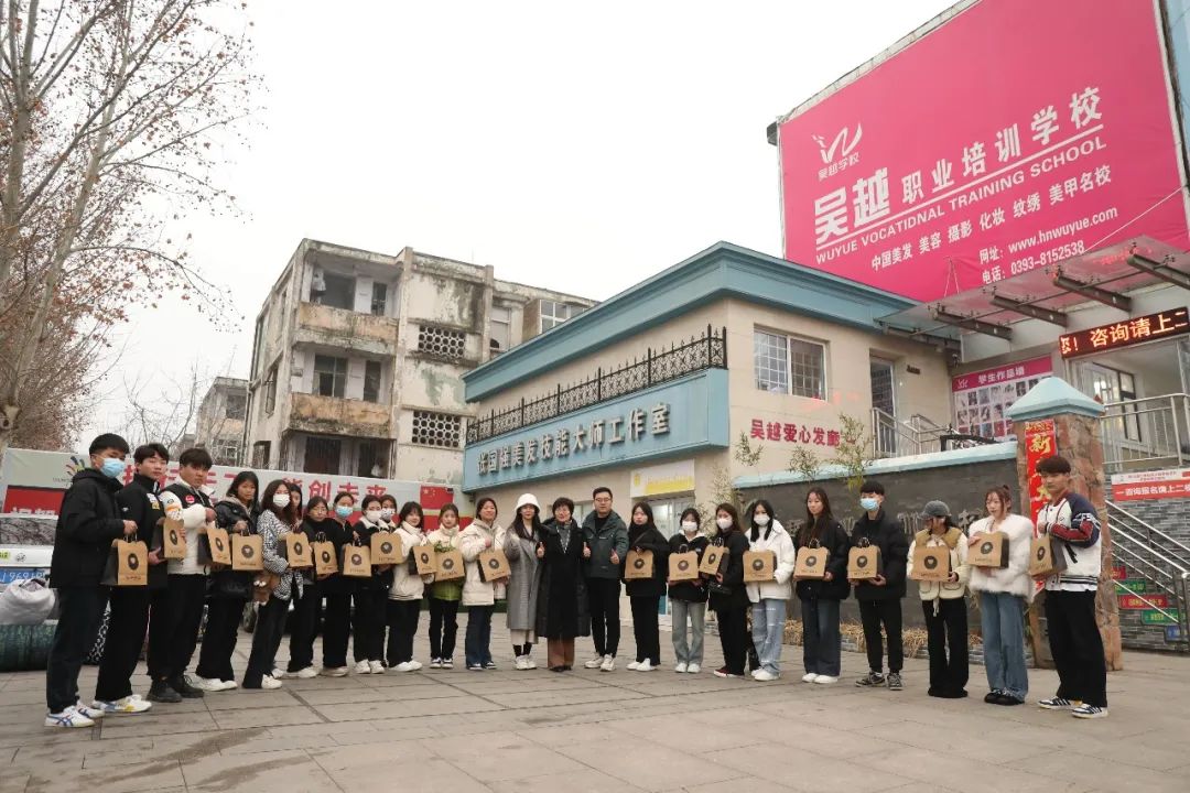向夢(mèng)想出發(fā) | 濮陽市吳越職業(yè)培訓(xùn)學(xué)校2022屆美發(fā)美容專業(yè)學(xué)員赴江蘇揚(yáng)州天姿美業(yè)、南通沙宣美業(yè)就業(yè)