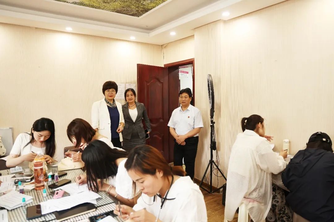 鶴壁市國家級殘疾人培訓(xùn)基地、全國自強模范、全國脫貧攻堅先進個人孫炳良一行領(lǐng)導(dǎo)來吳越學(xué)校參觀調(diào)研