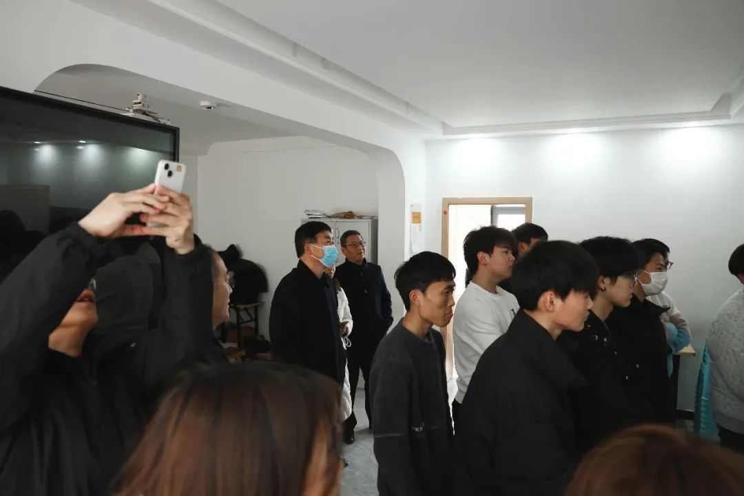清豐縣職業(yè)技術(shù)學校寇忠鋒校長攜領(lǐng)導班子來吳越學校調(diào)研