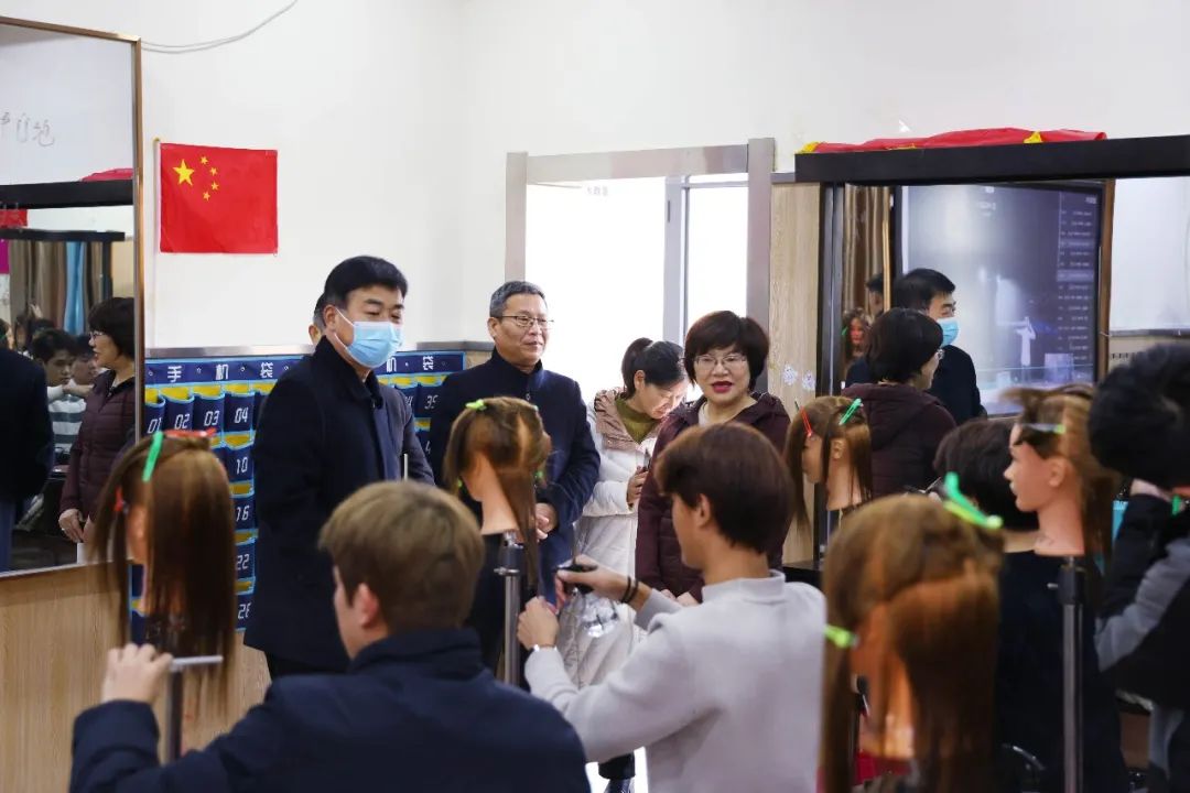 清豐縣職業(yè)技術(shù)學?？苤忆h校長攜領(lǐng)導班子來吳越學校調(diào)研