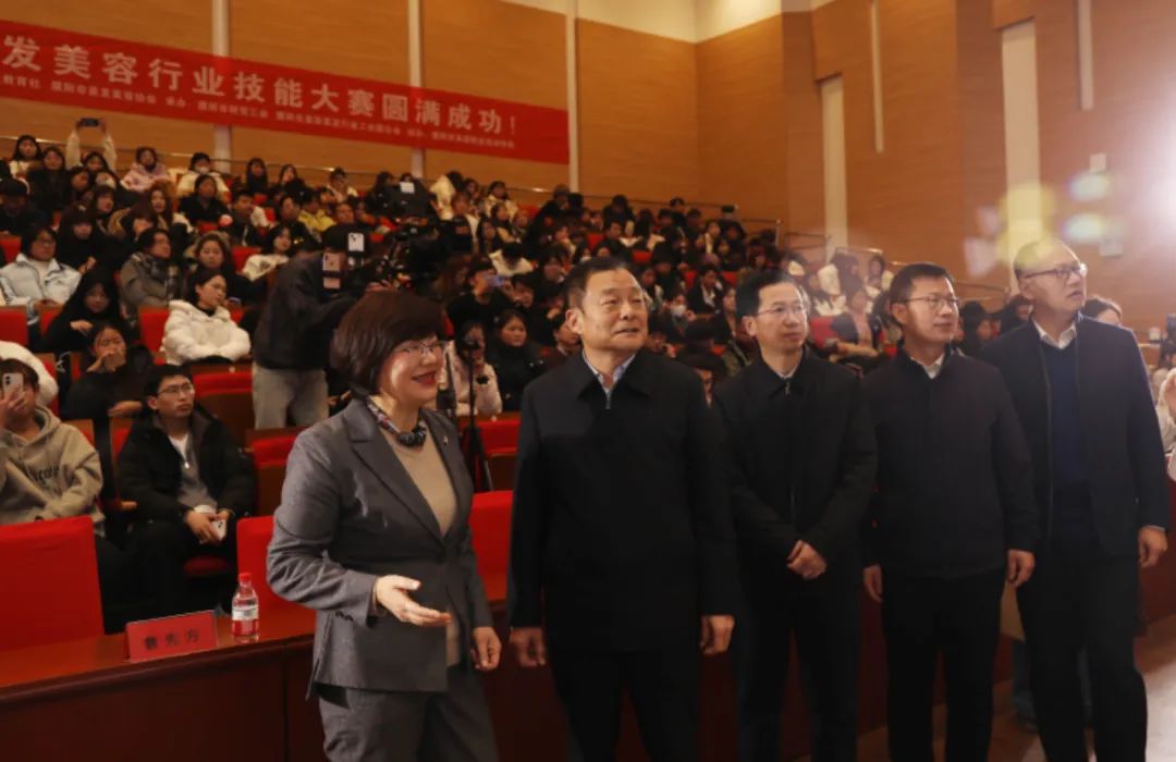 【匠心筑夢(mèng)·技創(chuàng)未來(lái)】濮陽(yáng)市第七屆美發(fā)美容行業(yè)技能大賽在市工人文化宮隆重舉行