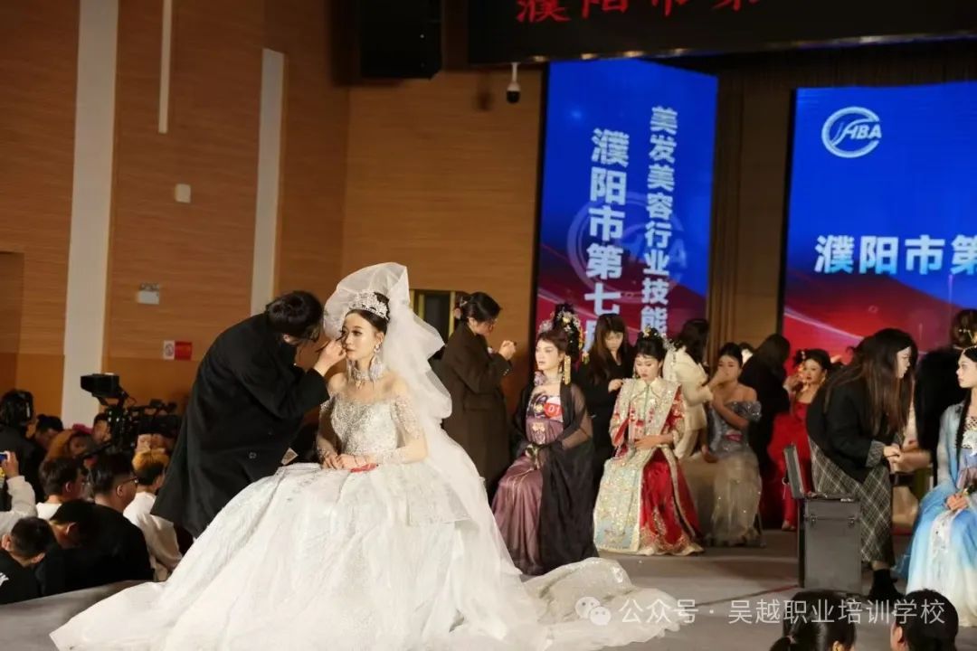 【匠心筑夢(mèng)·技創(chuàng)未來(lái)】濮陽(yáng)市第七屆美發(fā)美容行業(yè)技能大賽在市工人文化宮隆重舉行