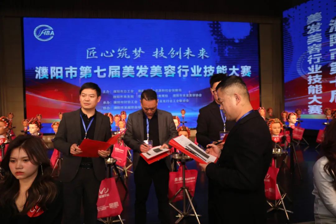 【匠心筑夢(mèng)·技創(chuàng)未來(lái)】濮陽(yáng)市第七屆美發(fā)美容行業(yè)技能大賽在市工人文化宮隆重舉行