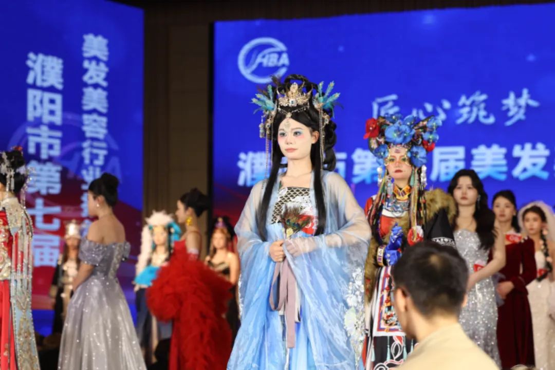 【匠心筑夢(mèng)·技創(chuàng)未來(lái)】濮陽(yáng)市第七屆美發(fā)美容行業(yè)技能大賽在市工人文化宮隆重舉行
