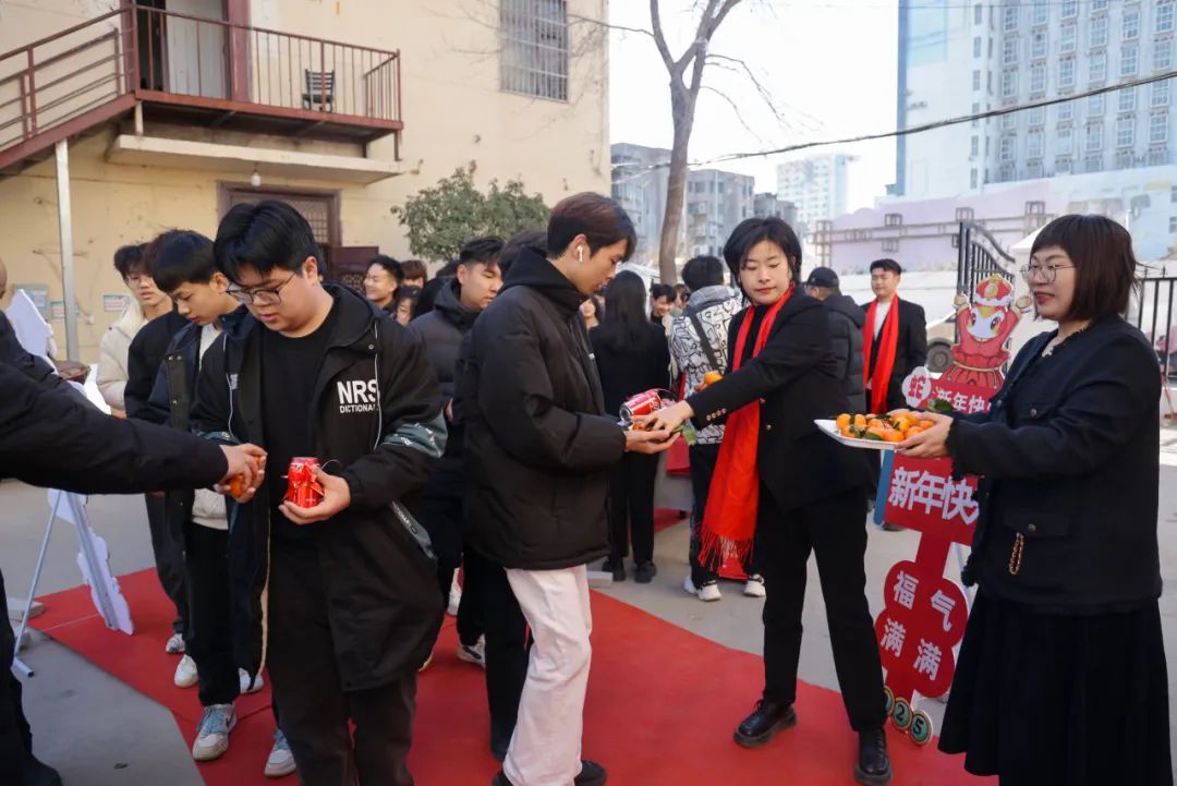 吳越學(xué)校2025年新年聯(lián)歡會圓滿結(jié)束
